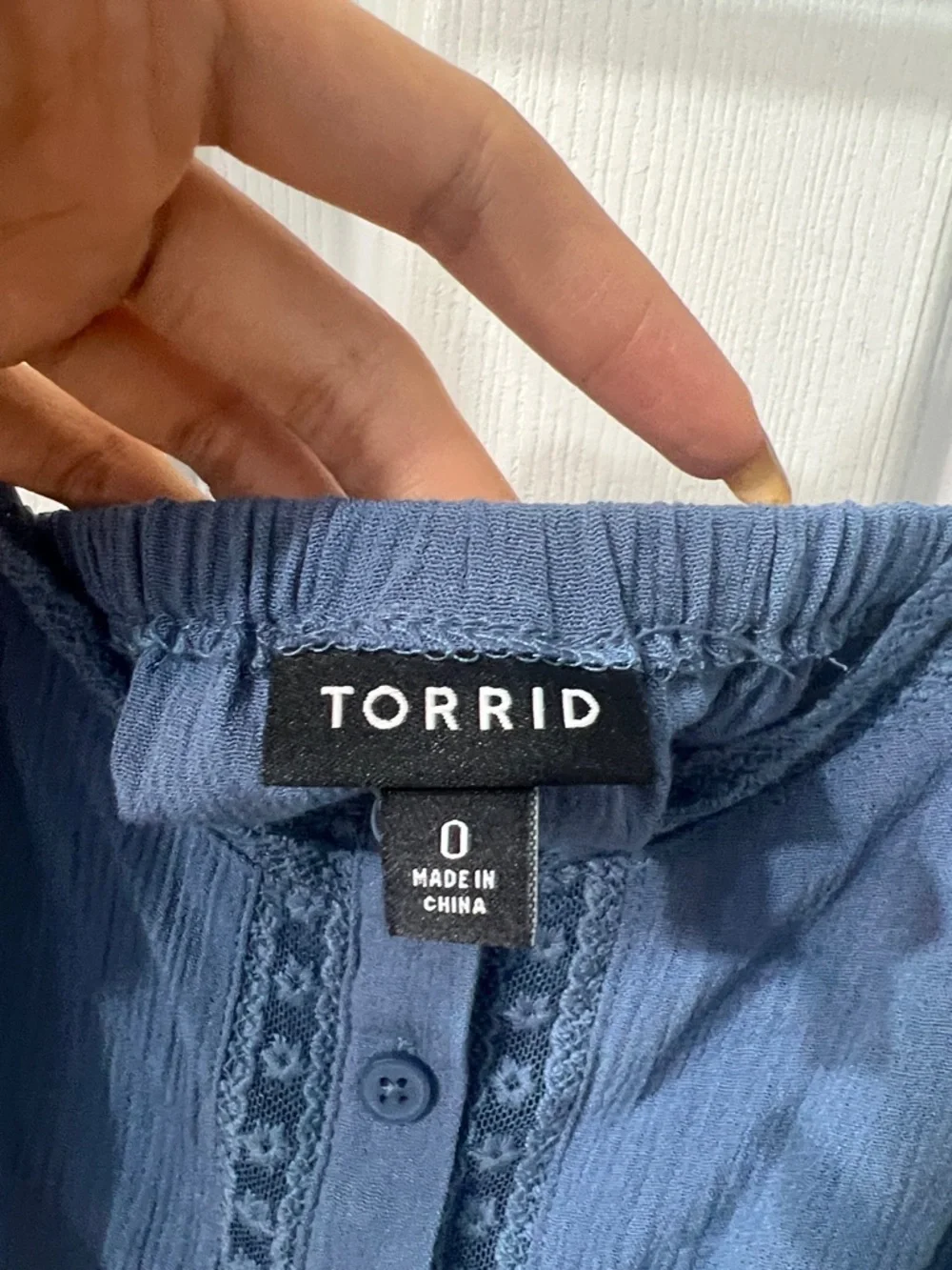 Torrid Blue Button-Front Embroidered Camisole Size 0 - Picture 3 of 4